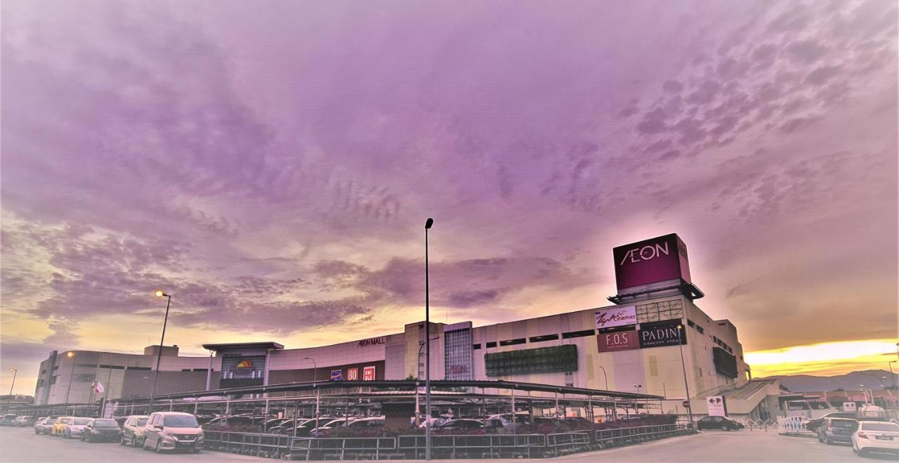 M Boutique Station 18 -