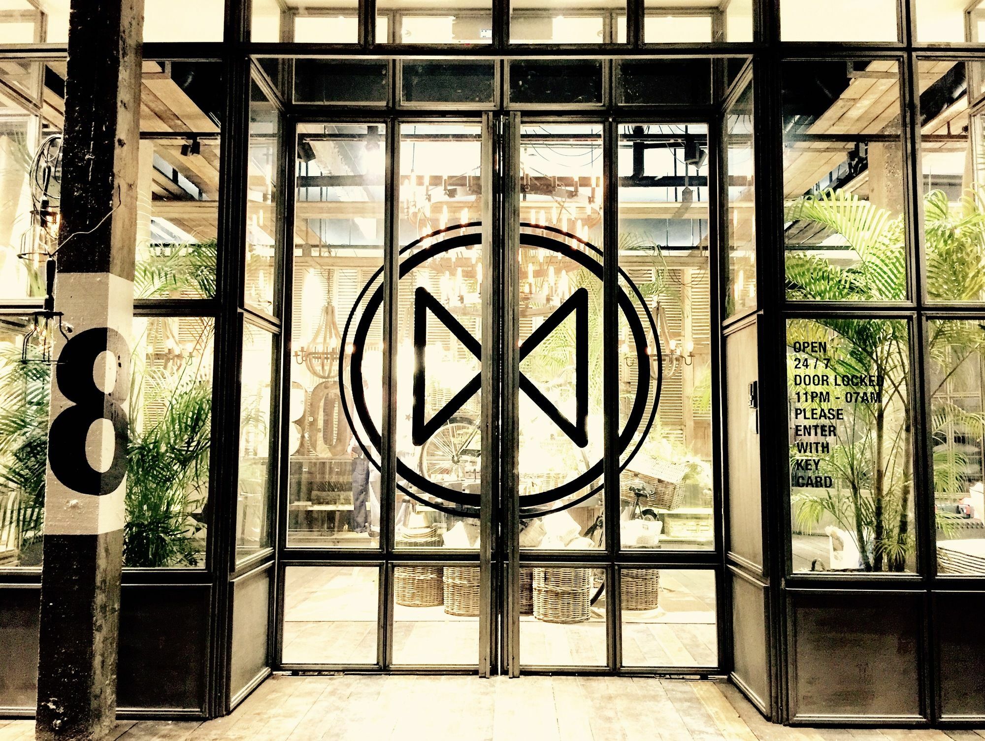 M Boutique Station 18 -